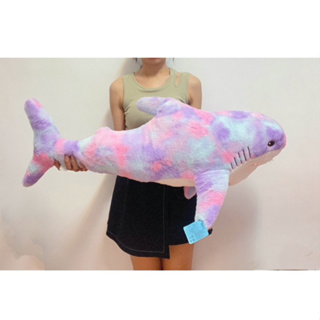 大隻彩虹鯊魚娃娃 大鯊魚 粉色鯊魚娃娃 鯊魚玩偶 彩色大隻鯊魚 鯊魚抱枕 生日禮物