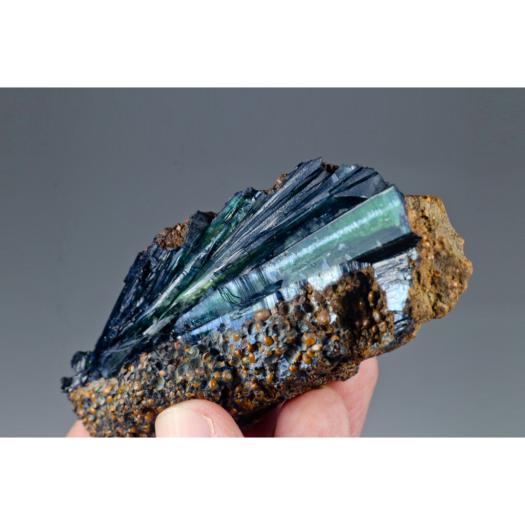 No.2628_巴西-藍鐵礦 / 稀有礦石 / 提升幸運 / 平穩情緒 / 恢復系晶礦  / 天然水晶原礦石