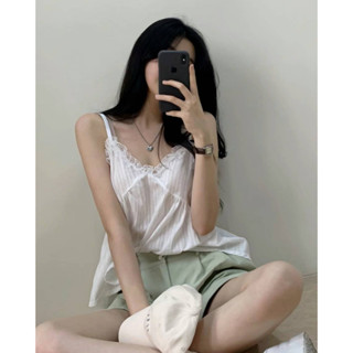 Winni Shop✈️正韓 木耳邊蕾絲細肩小背心 女裝 內搭 小可愛 細肩帶 春夏上衣 韓國代購 東大門