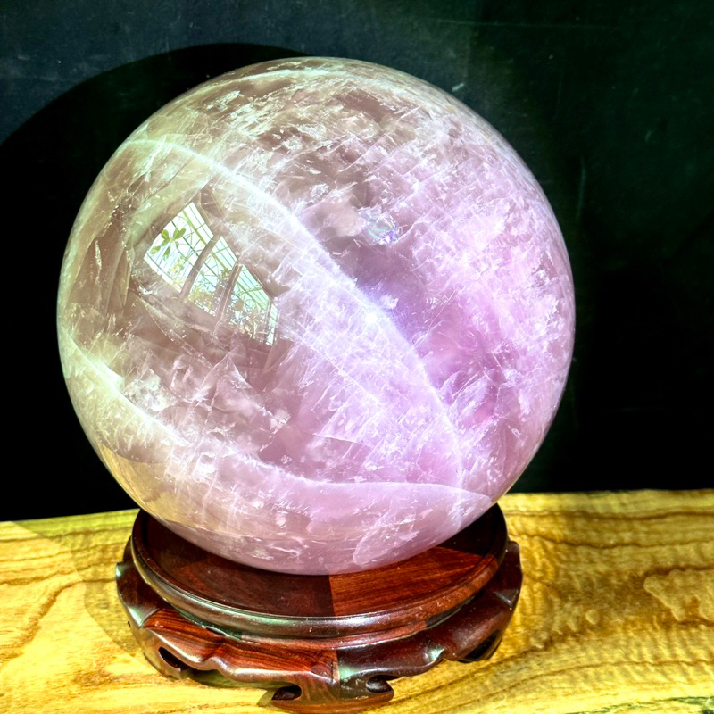 粉水晶球 20公分 12公斤 粉/紫水晶球 頂級粉晶球 粉紫透度佳 帶彩虹光 稀有大顆 完整無摳感高品精品收藏 1235