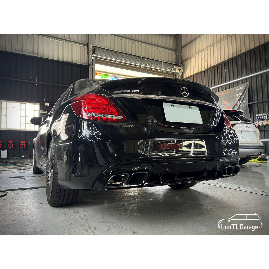 Lun77. 現貨 - BENZ C300 AMG 改裝 C63樣式 亮黑後下巴 四出尾飾管 套件 四門 W205 副廠