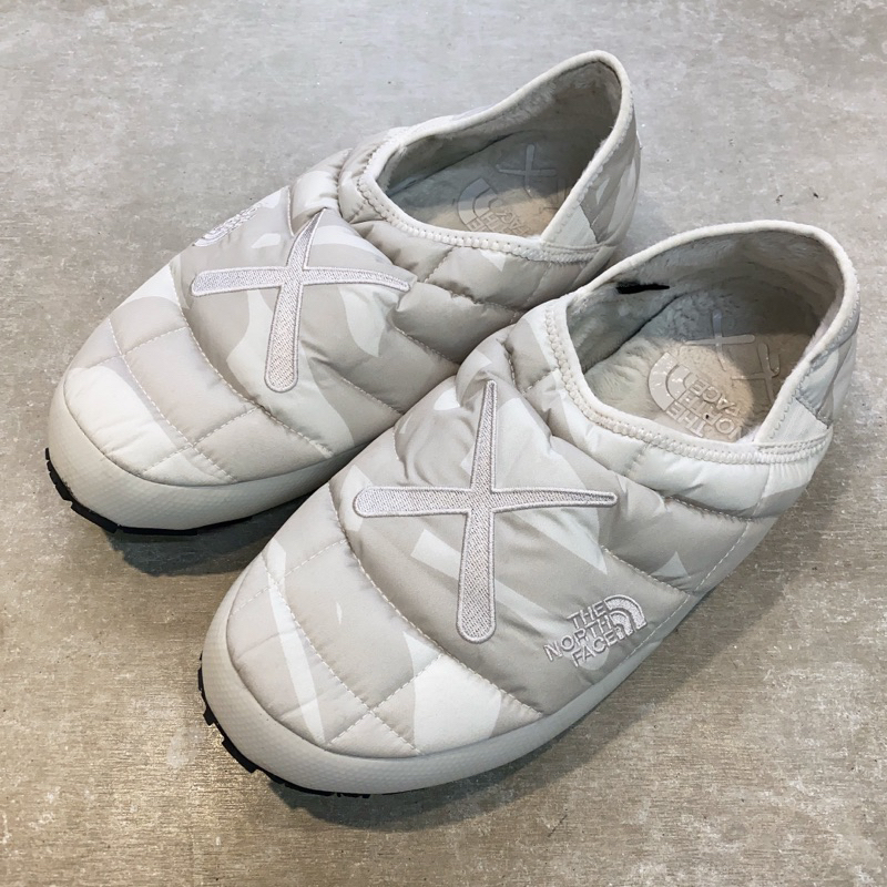 《OPMM》-［The North Face] 聯名Kaws ThermoBall™ Traction Mules 鞋