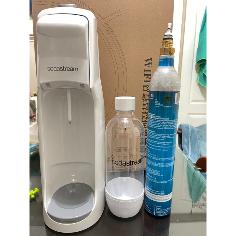 二手Sodastream JET 經典氣泡水機-經典白 （含主機、寶特瓶及空鋼瓶）
