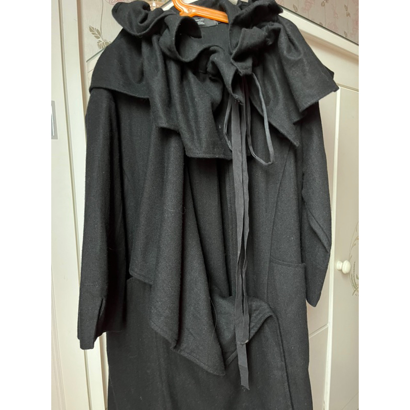 購於勤美誠品綠園道 韓國製造Black Shuttle全新黑色 斗篷 大衣