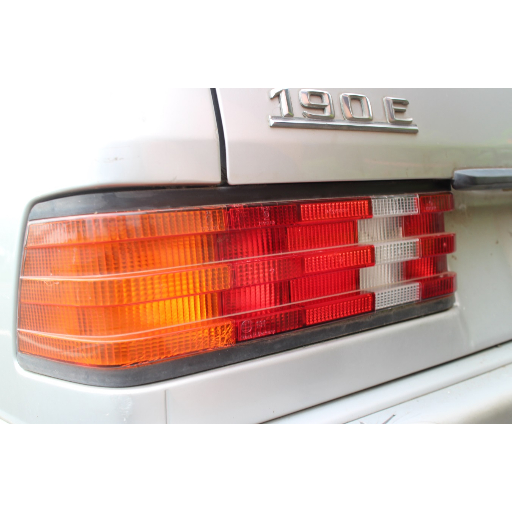 中古零件【賓士 W201 190E 原廠 尾燈 左右組】Mercedes-Benz 後燈組 後燈總成 後燈剎車燈 後尾燈