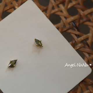 【AngelNaNa】S925純銀耳環-整體純銀橄欖綠寶石復古馬眼簡約耳針(SRA0639)