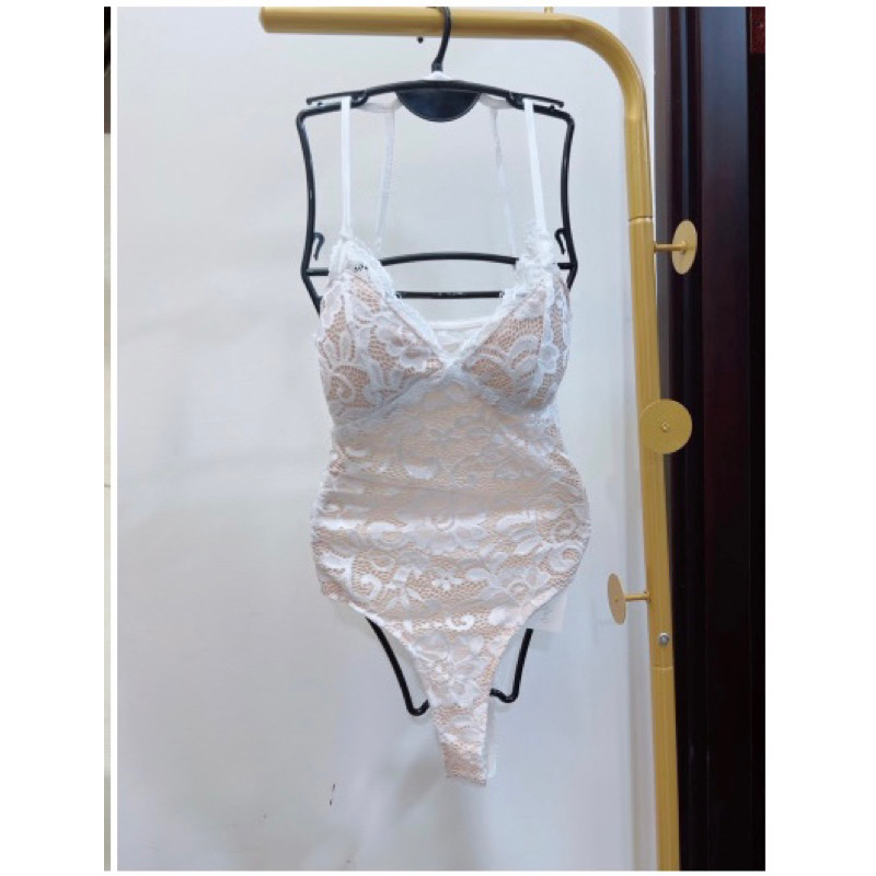 《凱莉商號💕百貨公司》台灣現貨 air space 蕾絲 bodysuit  連體衣 包屁衣 性感 高衩 連身上衣