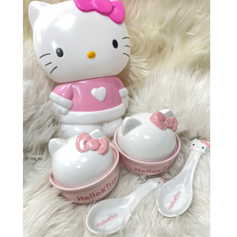 日本進口Hello Kitty陶瓷立體造型蓋碗加陶瓷大湯匙爲一組（剩一組）已售娃娃