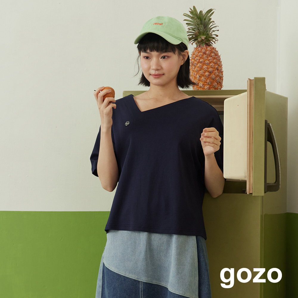 【gozo】gozo金屬標斜角領造型T恤(米黃/深藍_F) | 純棉 顯瘦 百搭