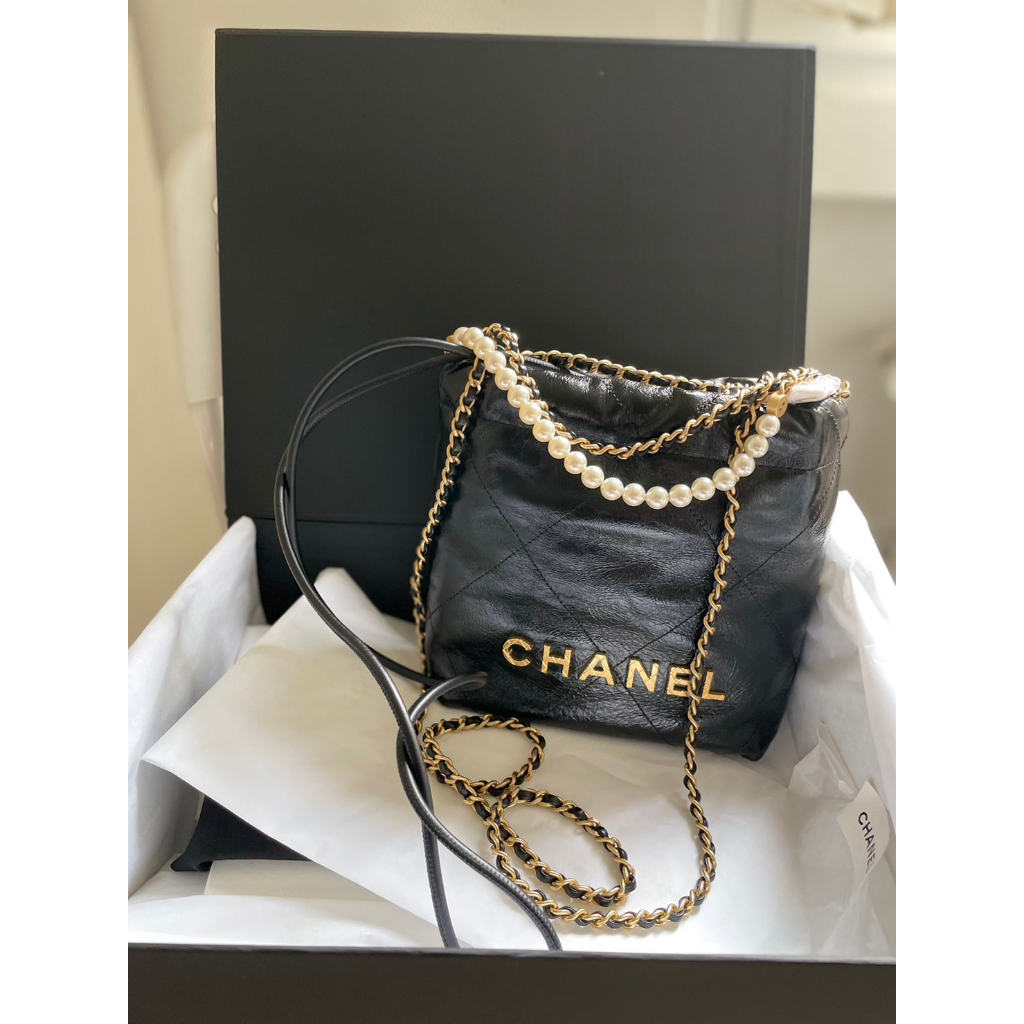 Chanel 22 bag mini 黑金 珍珠 $2xxxxx 價格 有預算私😉 在台現貨