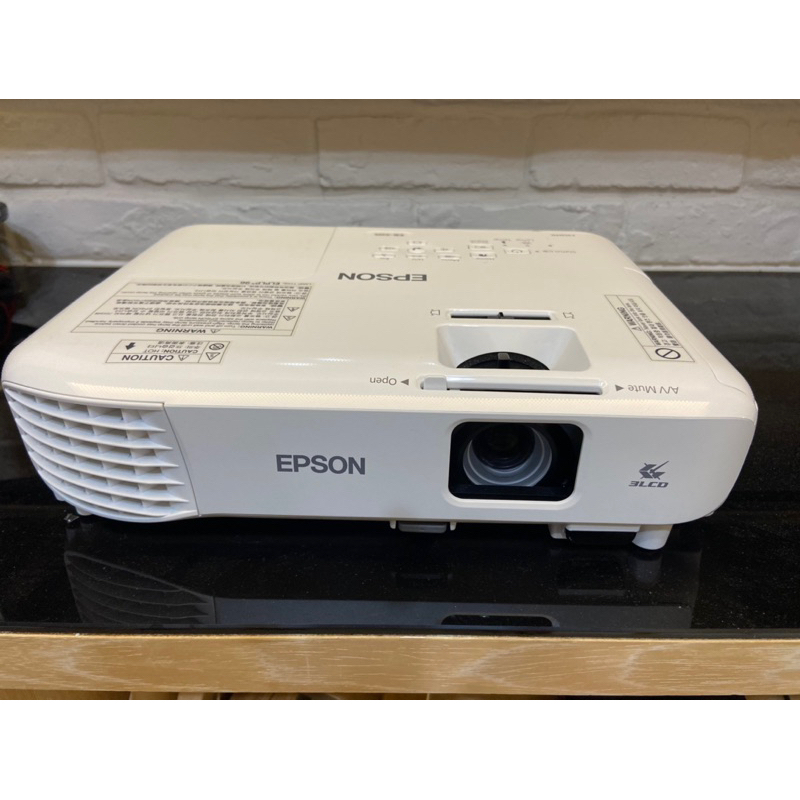 EPSON EB-X05 亮彩商用投影機(9成9新使用不到50小時），附上投影機專用袋