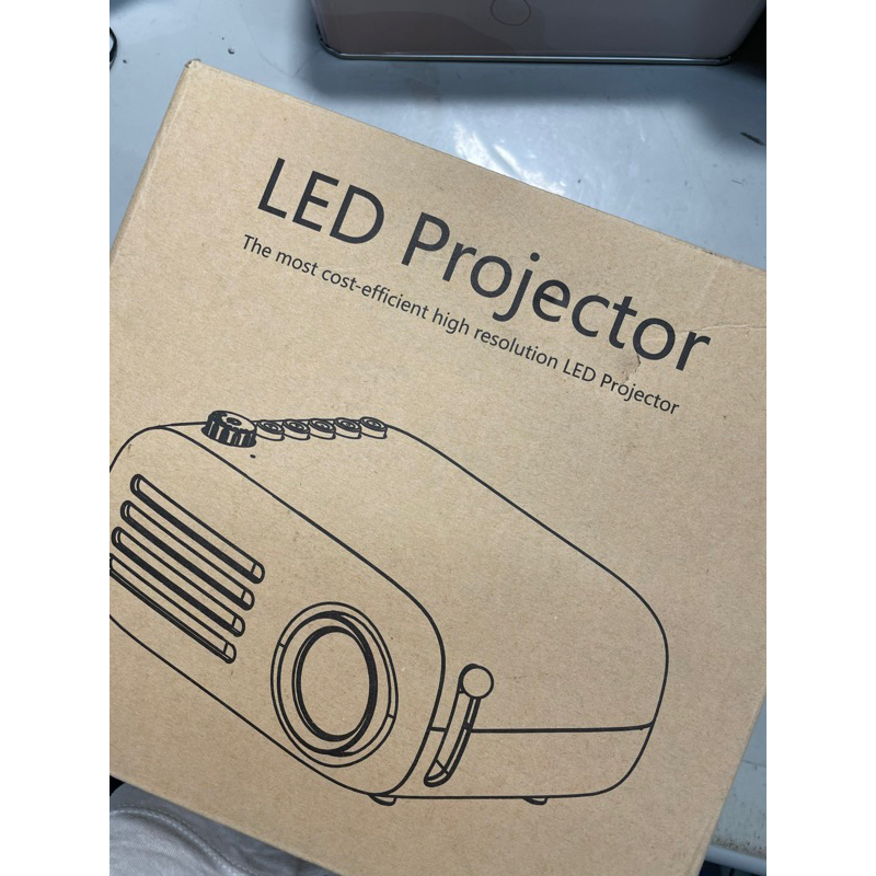 近全新！🔥 LED Projector 投影機！超方便攜帶！