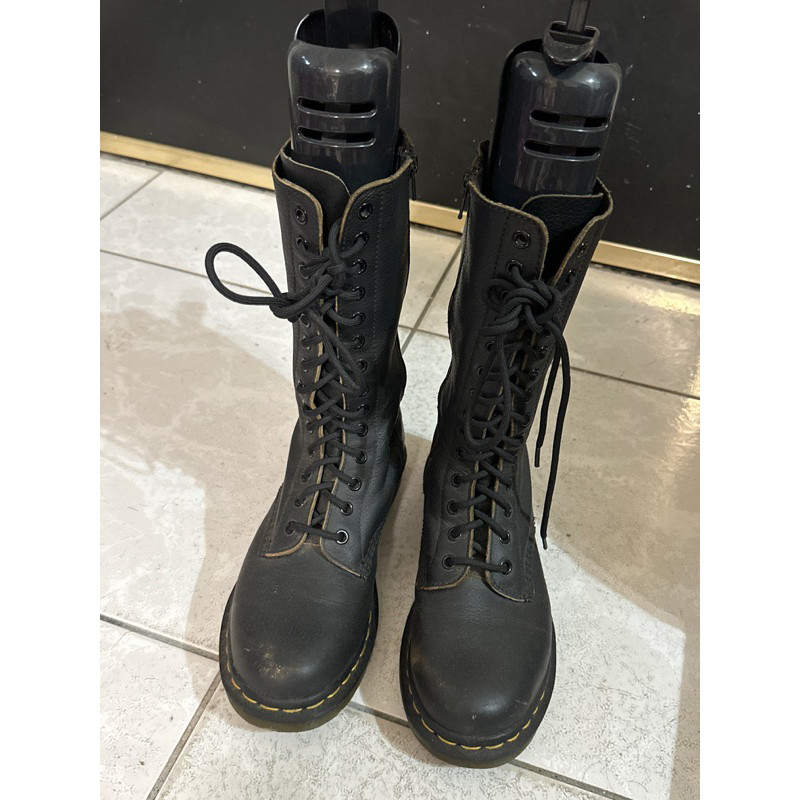 Dr. Martens 14孔軟皮馬丁黑中筒靴