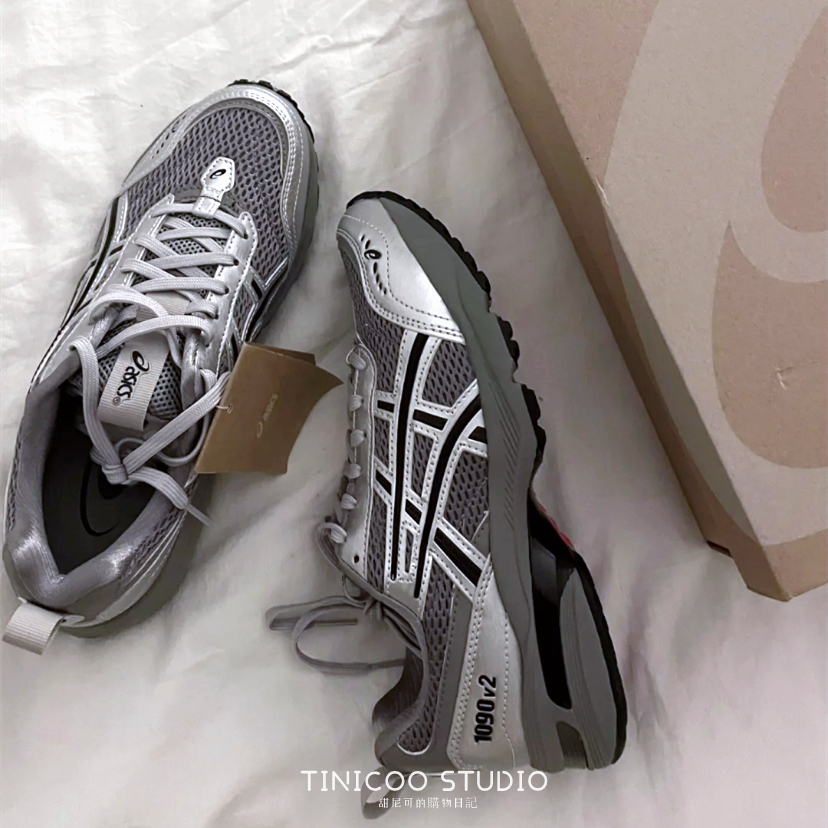 TINI- Asics Gel-1090 V2 灰銀 黑銀 灰色 慢跑鞋 休閒鞋 1203A254-020