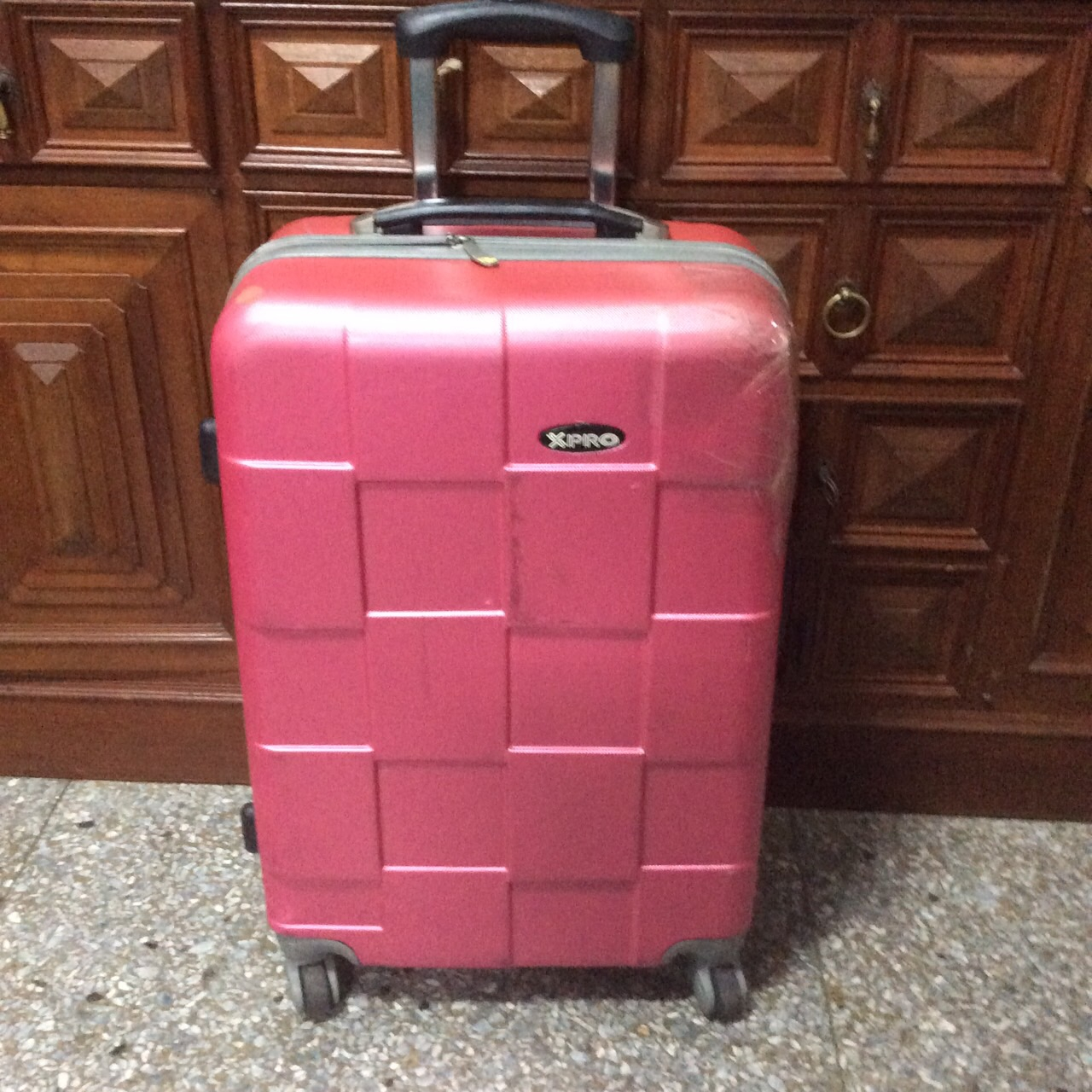 中型旅行箱 XPRO 拉杆箱 26吋 行李箱，2面把手 旅行箱，硬殼二手行李箱 桃色 台北市 便宜出清