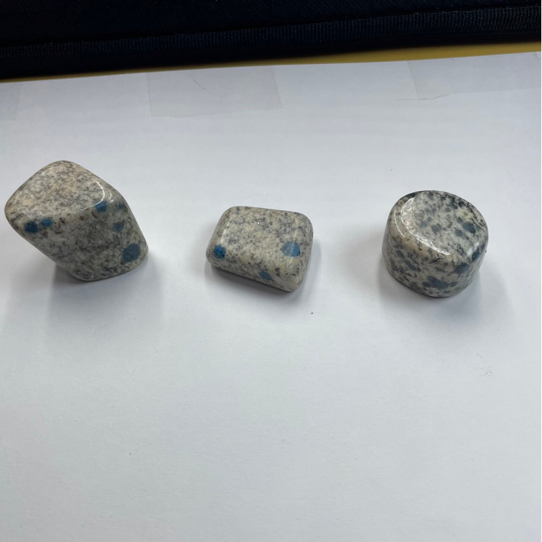 (玉見玉品) K2 Blue 藍銅礦 滾石 能量礦石 K2藍點石 大特價 (一手走)