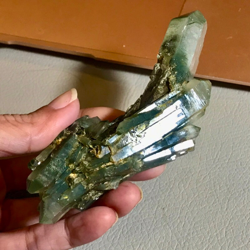 蒙古水晶簇 isis五面女神 大師水晶 收藏 特殊水晶 Gwindel Quartz 扭旋水晶 綠幽靈 T1272