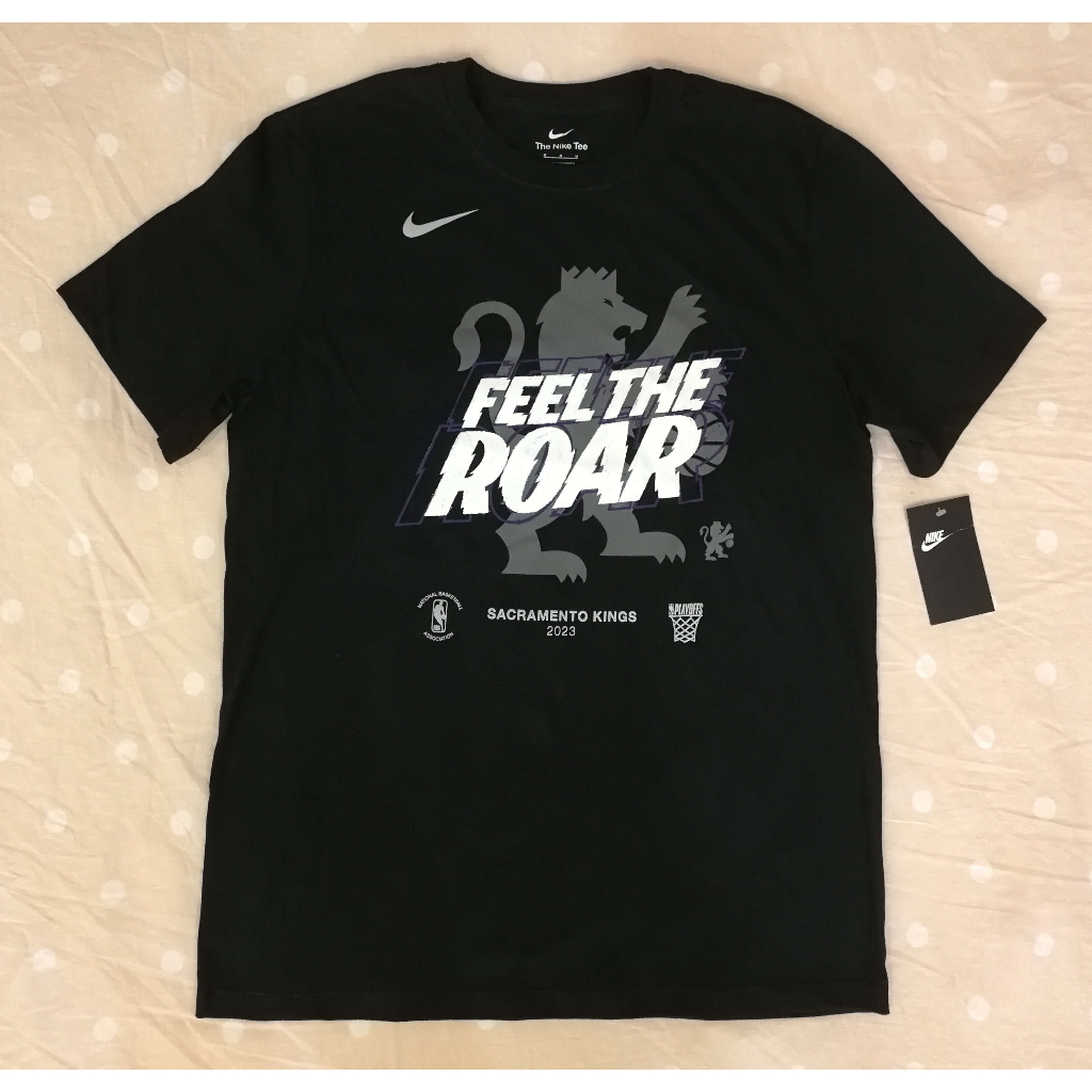 (唯一一件) Nike NBA 沙加緬度國王 2023 季後賽「Feel The Roar」口號短T (Sz. M)