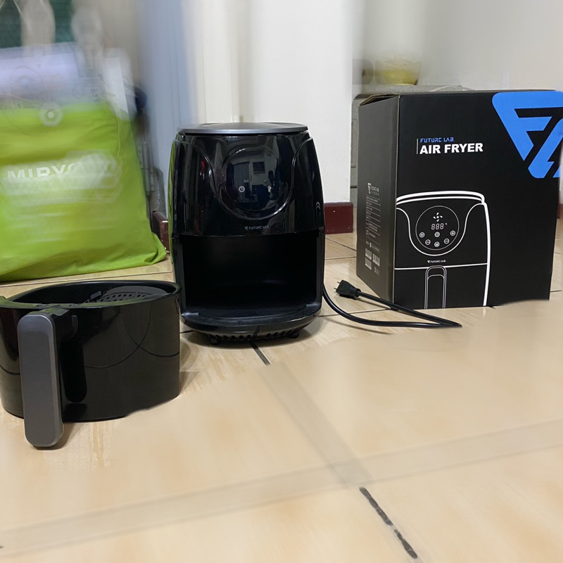 Future Lab. 未來實驗室 AIRFRYER 渦輪氣炸鍋  2公升 二手