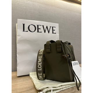 全新正品LOEWE 小型緞面小牛皮 small Hammock