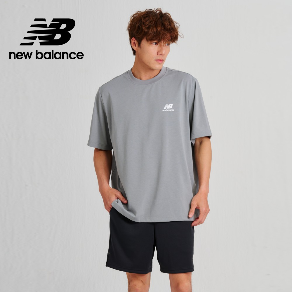 【New Balance】 NB SDS親膚圓領LOGO短袖上衣_男性_灰色_AMT33355YST
