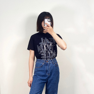 CK Calvin Klein 3D字母印花造型 V領男款短T 短袖T恤(黑)