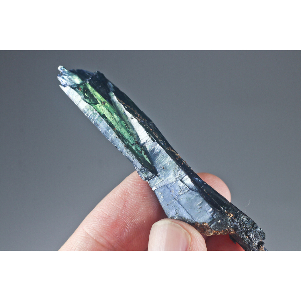 No.2609_巴西-藍鐵礦 / 稀有礦石 / 提升幸運 / 平穩情緒 / 恢復系晶礦  / 天然水晶原礦石