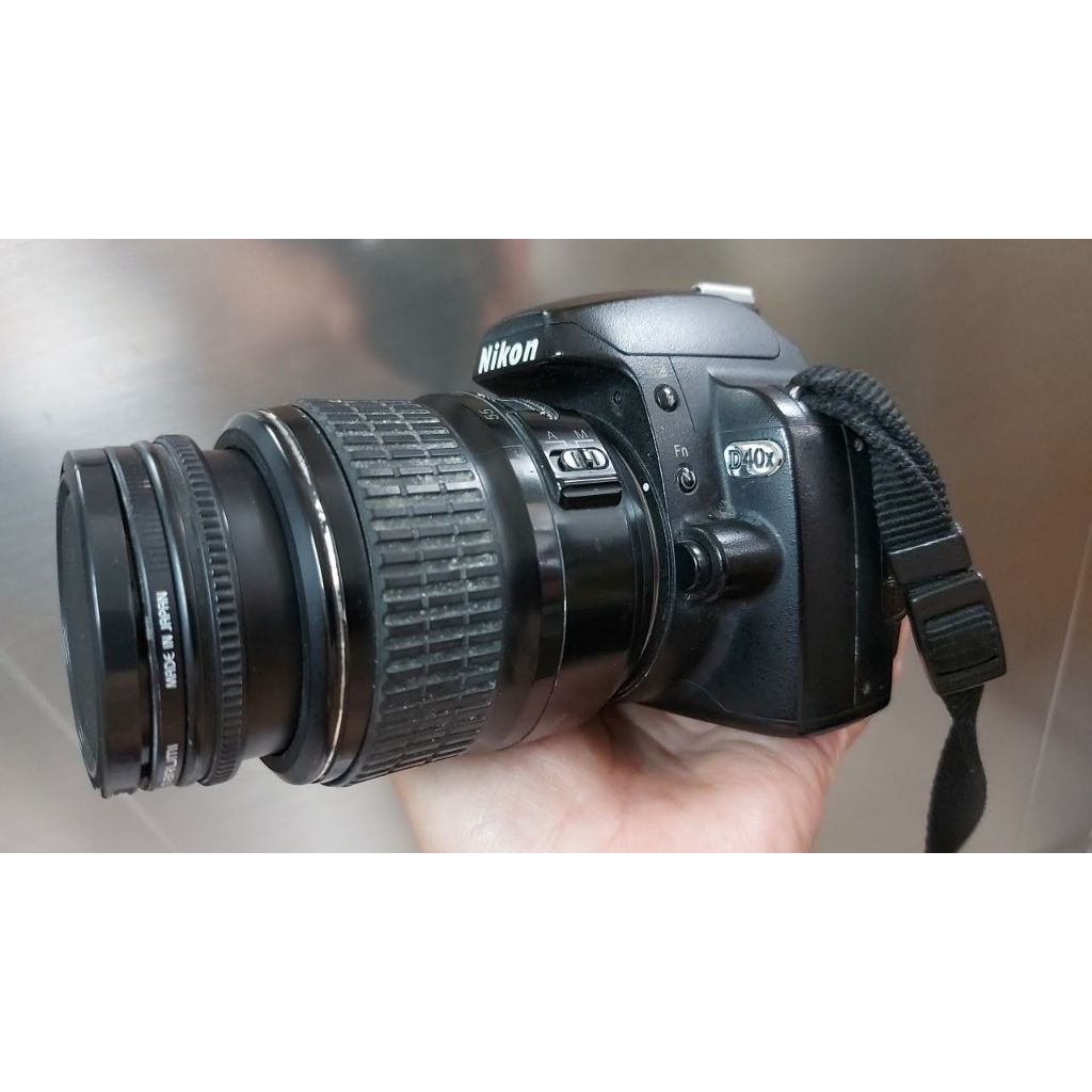 鏡頭有灰塵 nikon d40x 數位相機 + Nikon 18-55 3.5-5.6 鏡頭