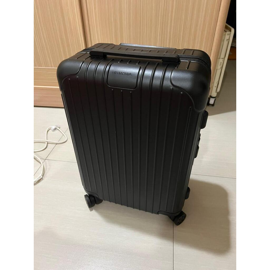 92成新 RIMOWA Essential Cabin 霧面黑色 21吋 登機箱 83253634 、83253631