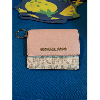 二手/MICHAEL KORS 淡粉真皮壓紋金色LOGO飾牌證件票卡/零錢包