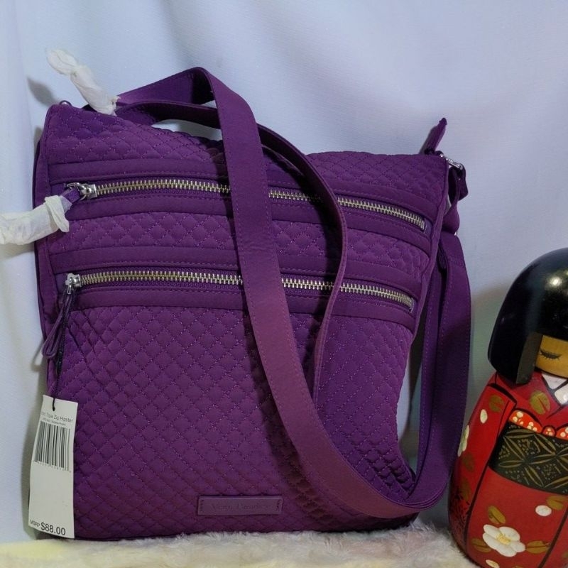 chanel456788專用全新美國品牌Vera Bradley 凌格紋肩背布包（紫色)防潑水抗污材，可條整背帶外形高