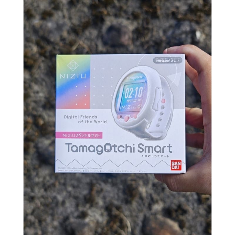 全新收藏品 Tamagotchi Smart 手錶 電子雞 Niziu白色版本