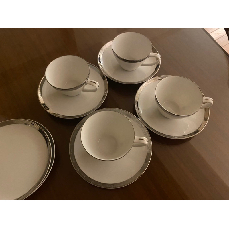 全新日本深川製瓷 Fukagawa咖啡杯盤組  共有四組杯盤 兩個單盤