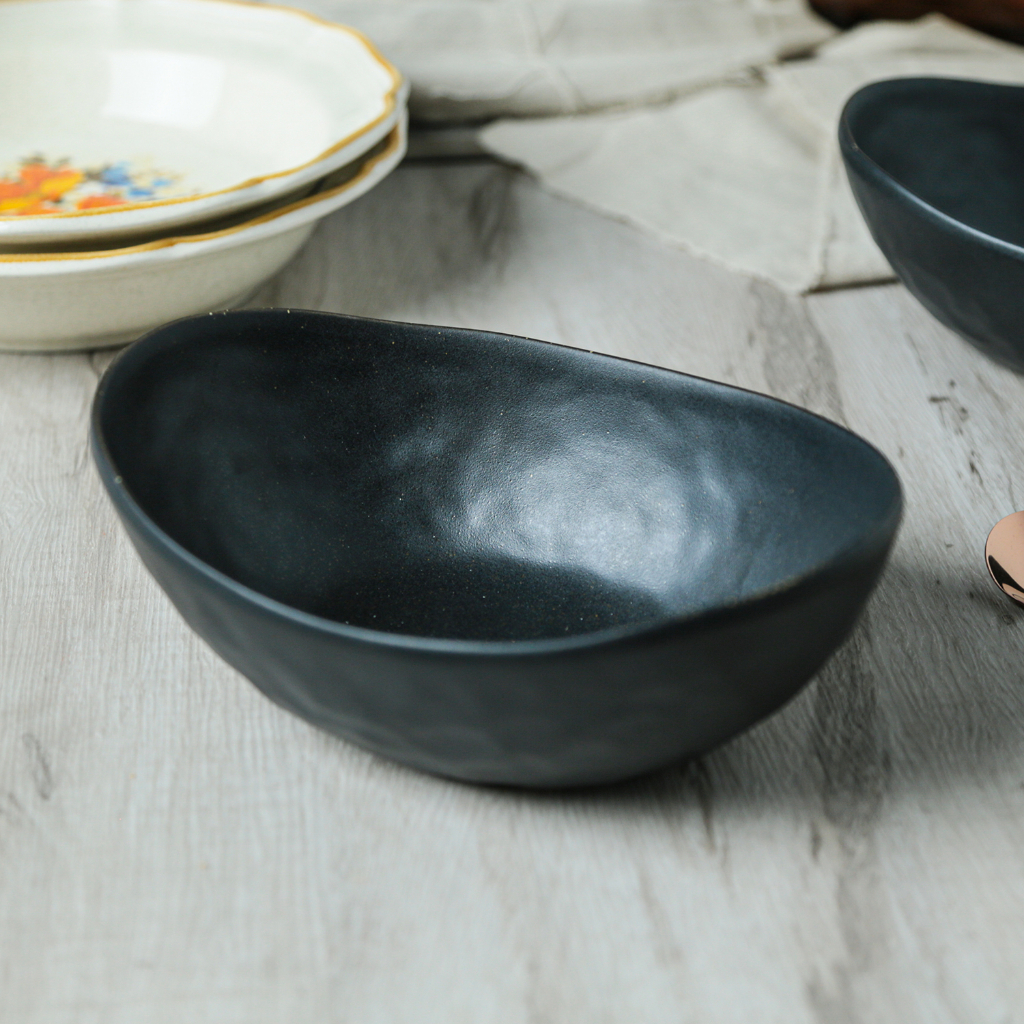 | 十煦 | 手感粗糙質地黑色深橢圓咖哩餐盤 日本製美濃燒器皿和の楕円鉢餐具