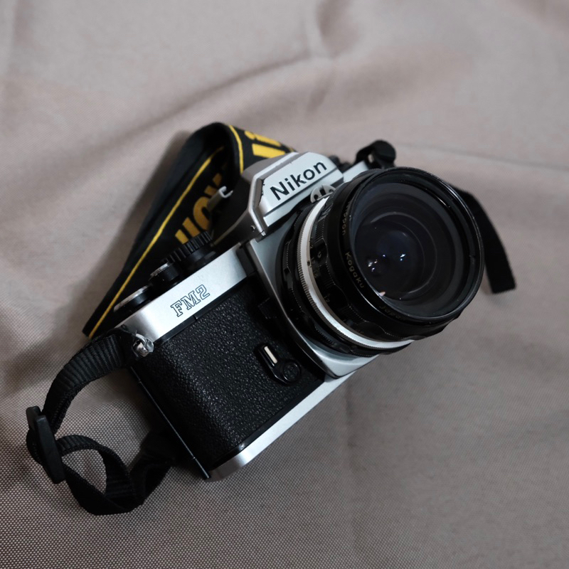 Nikon fm2+20mm f3.5定焦廣角鏡 附一般背蓋與日期背蓋