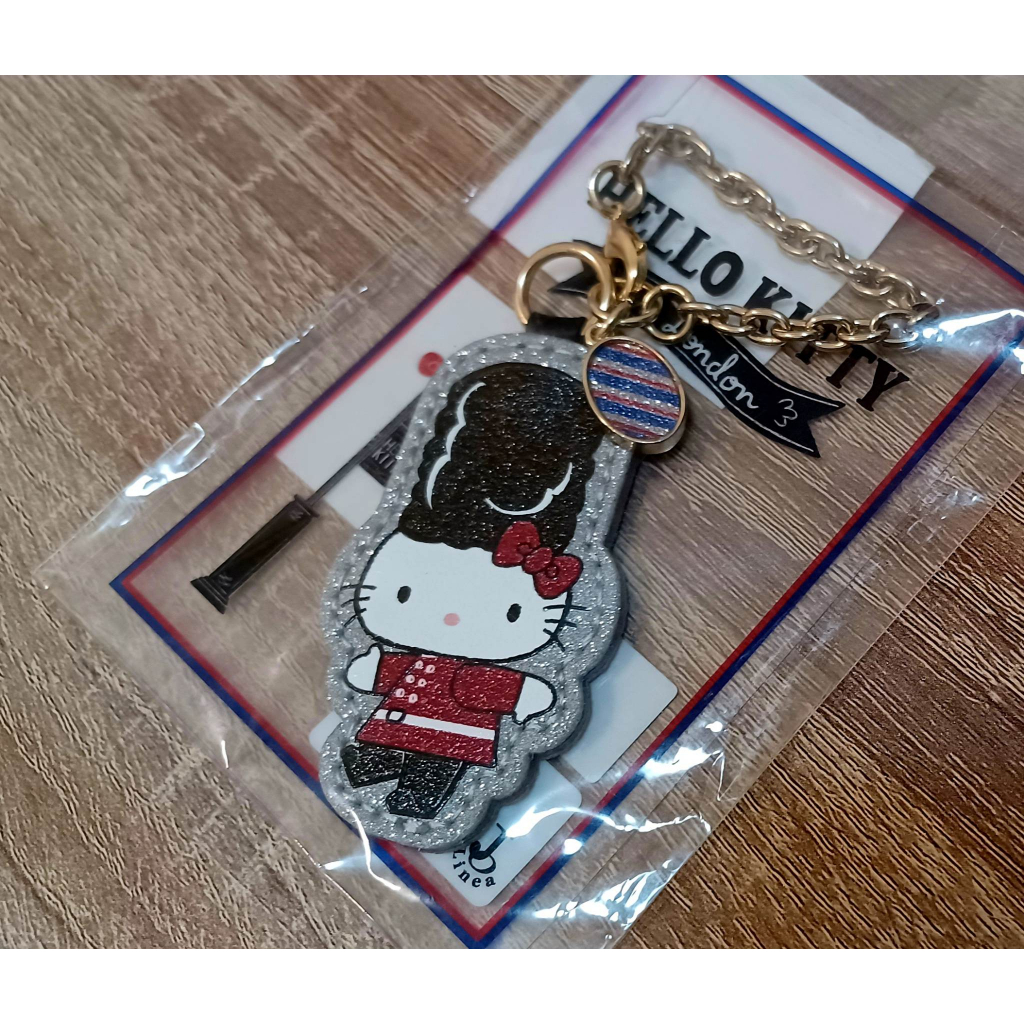 全新正版現貨 英國皇家衛隊Hello Kitty  牛皮 非常漂亮的包包吊鍊 吊飾 掛飾 日本製 日本限定 質感 禮物