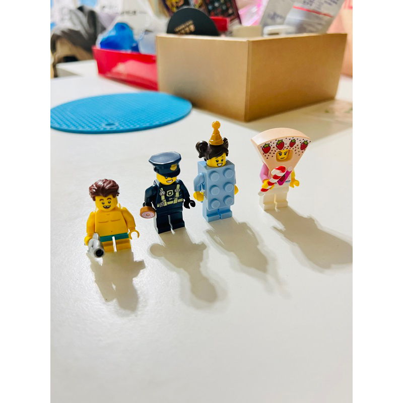 樂高LEGO BAM限定人偶 草莓蛋糕人、警察與甜甜圈、藍色壽星人、黃色小人、捲髮女孩、小丑女、巧克力蛋糕人、樂團男孩