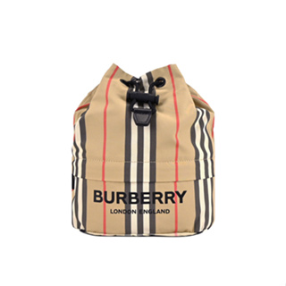 BURBERRY Femininity系列經典LOGO ECONYL再生尼龍束口手拿包(卡其)｜JS Maxx官方旗艦館