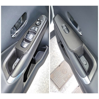 NISSAN KICKS 1.5代【電動窗飾板卡夢貼】3M 不殘膠 車貼膠膜 配件 貼膜