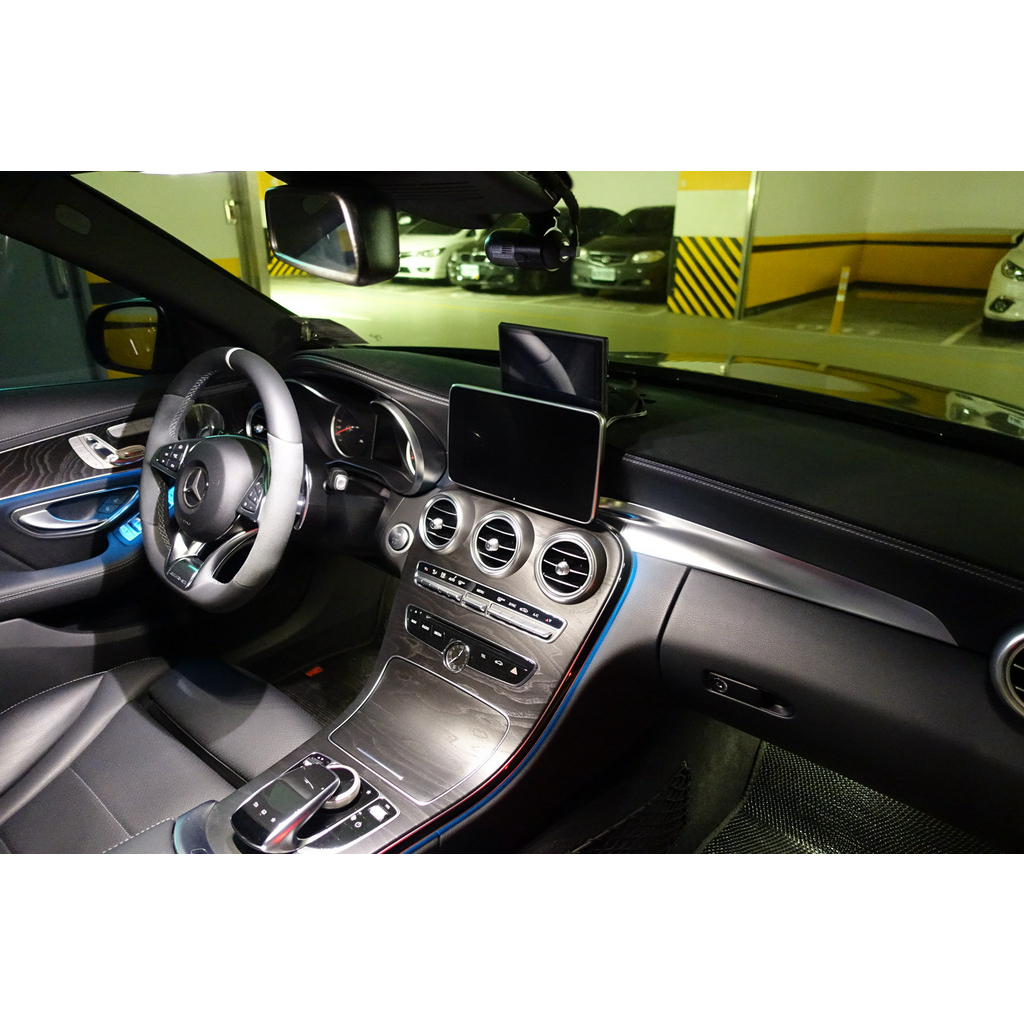 BSM車用黑色仿麂皮避光墊(Benz W205 C-Class 內建抬頭顯示器專用)