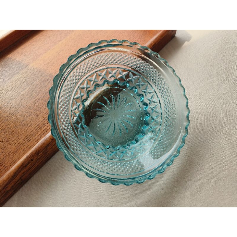 老木青 |早期KIG精緻浮雕湖水藍玻璃碗 透明冰碗 甜點盤 復古老玻璃