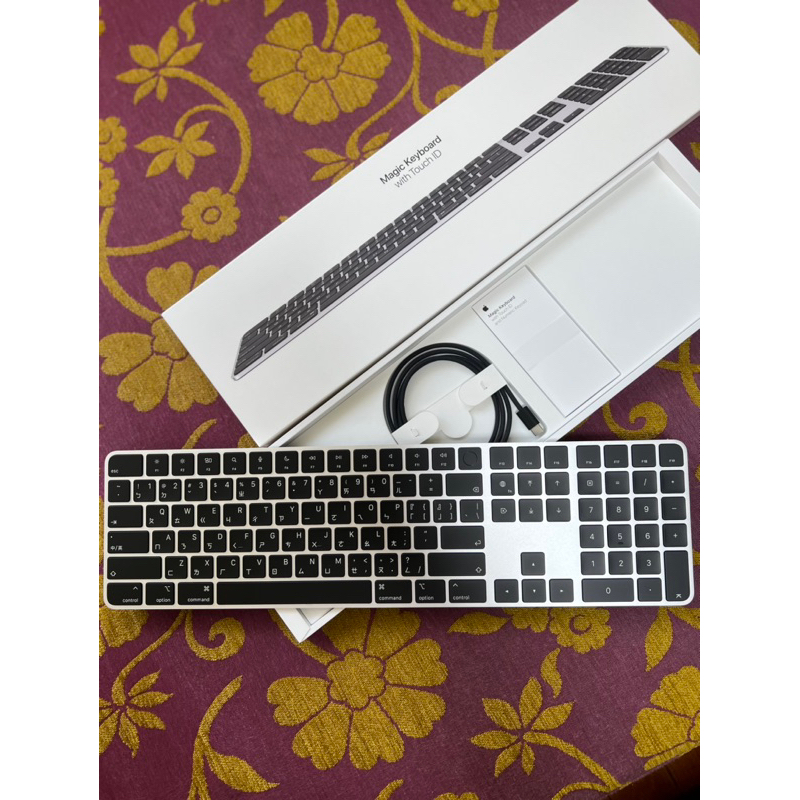 Apple蘋果 黑色 含Touch ID及數字鍵盤的全尺寸巧控鍵盤Magic Keyboard 二手新同品 免運