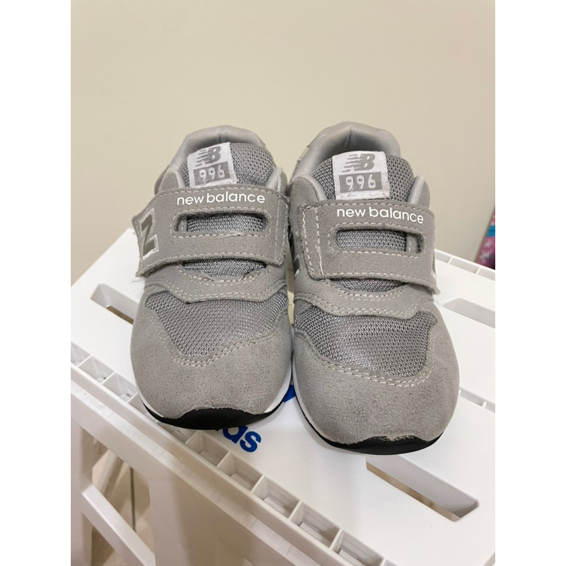 二手-9.5成新已送洗）New Balance 996童鞋16CM灰色(已送洗)球鞋 IZ996黏貼魔鬼氈