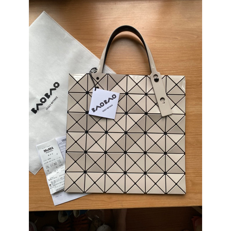 全新正品Issey Miyake 絕美三宅一生 BaoBao 6x6格 米色 手提包超值價