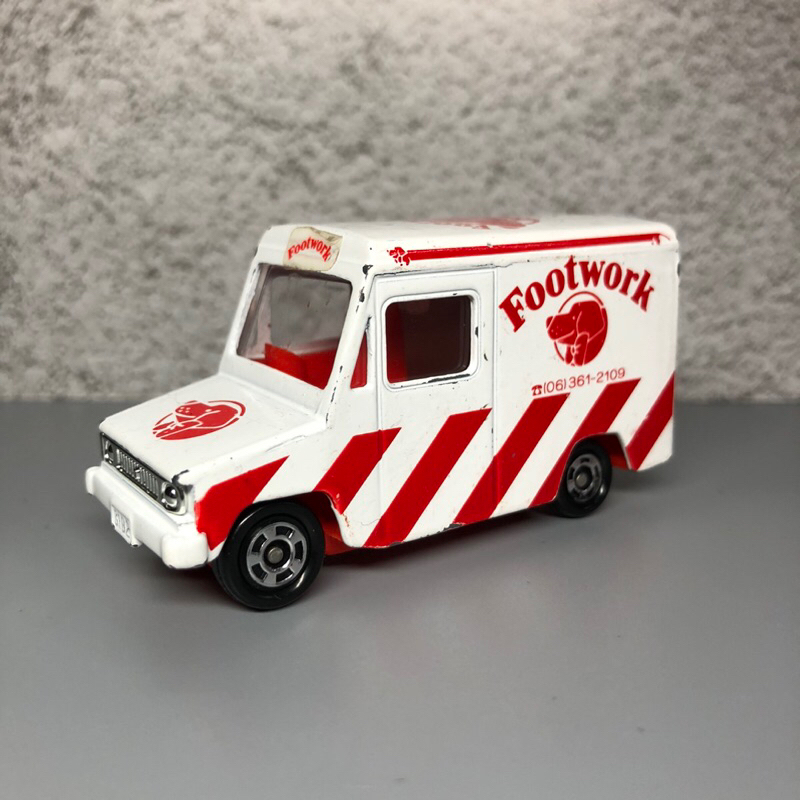 Tomica 27 Isuzu hipac van
