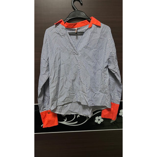 FYX new fashion撞色V領藍白直條上衣（薄襯衫）
