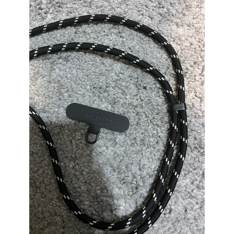 二手 Casetify Rope Cross-body Strap - Black/White 手機 掛繩 背帶