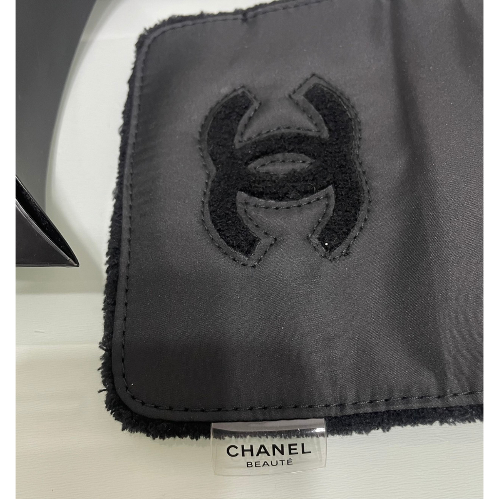 (全新)真品CHANEL香奈兒LOGO外防水黑色磁扣手拿方包(內毛巾布)