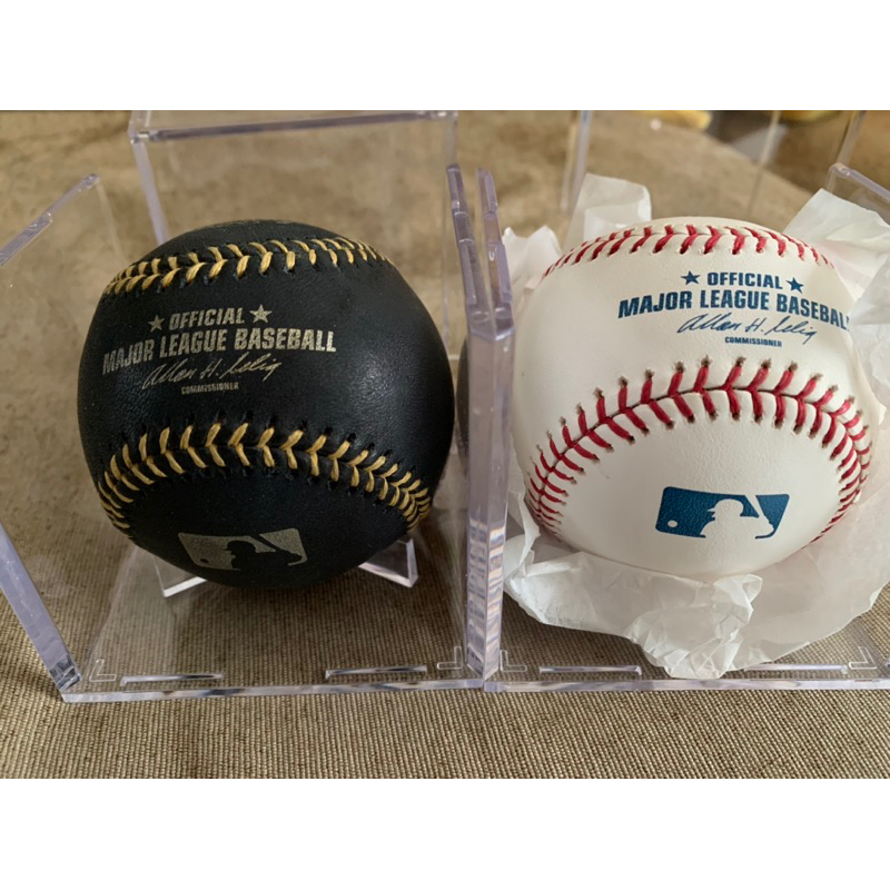 MLB 黑白雙款比賽用球，兩顆一起賣。