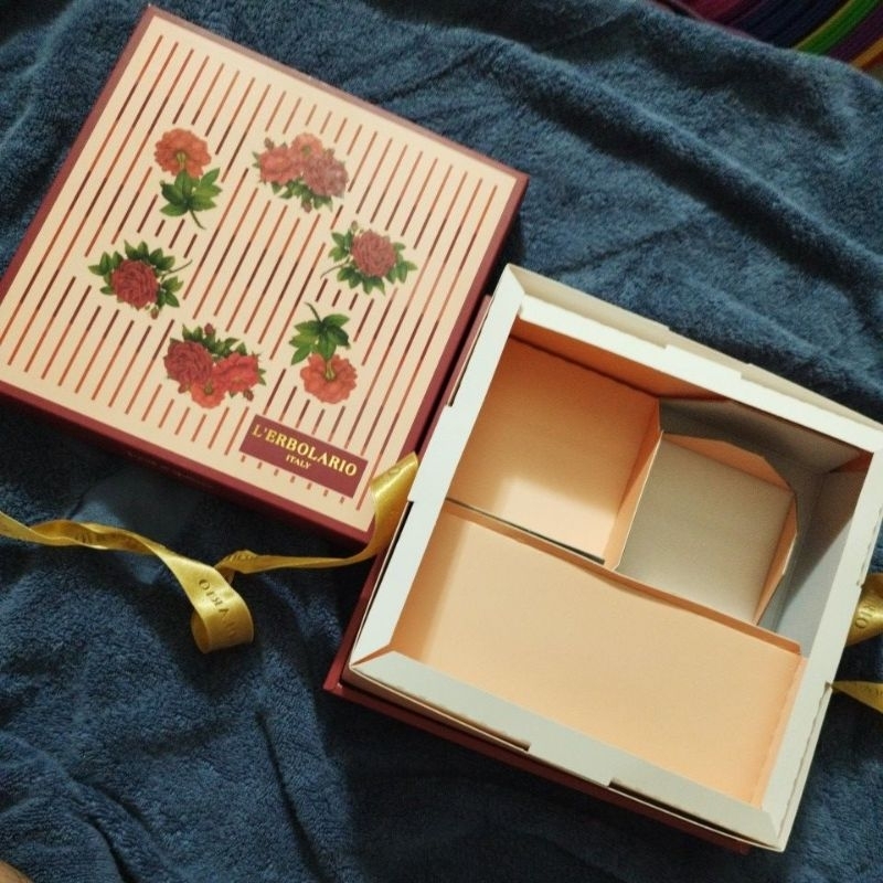 二手 空盒子 無商品 L'ERBOLARIO 緋紅玫瑰香氛禮盒 蕾莉歐 紙盒 義大利 精品 禮物盒 盒子 禮品盒 收納盒